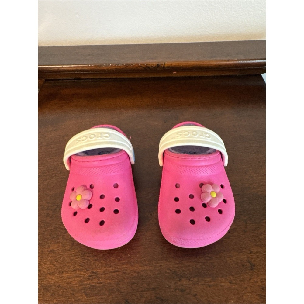 Girls 5C CROCS Comfort Fuzzy Lined Pink Faux Fur Clogs With White Sports Mode